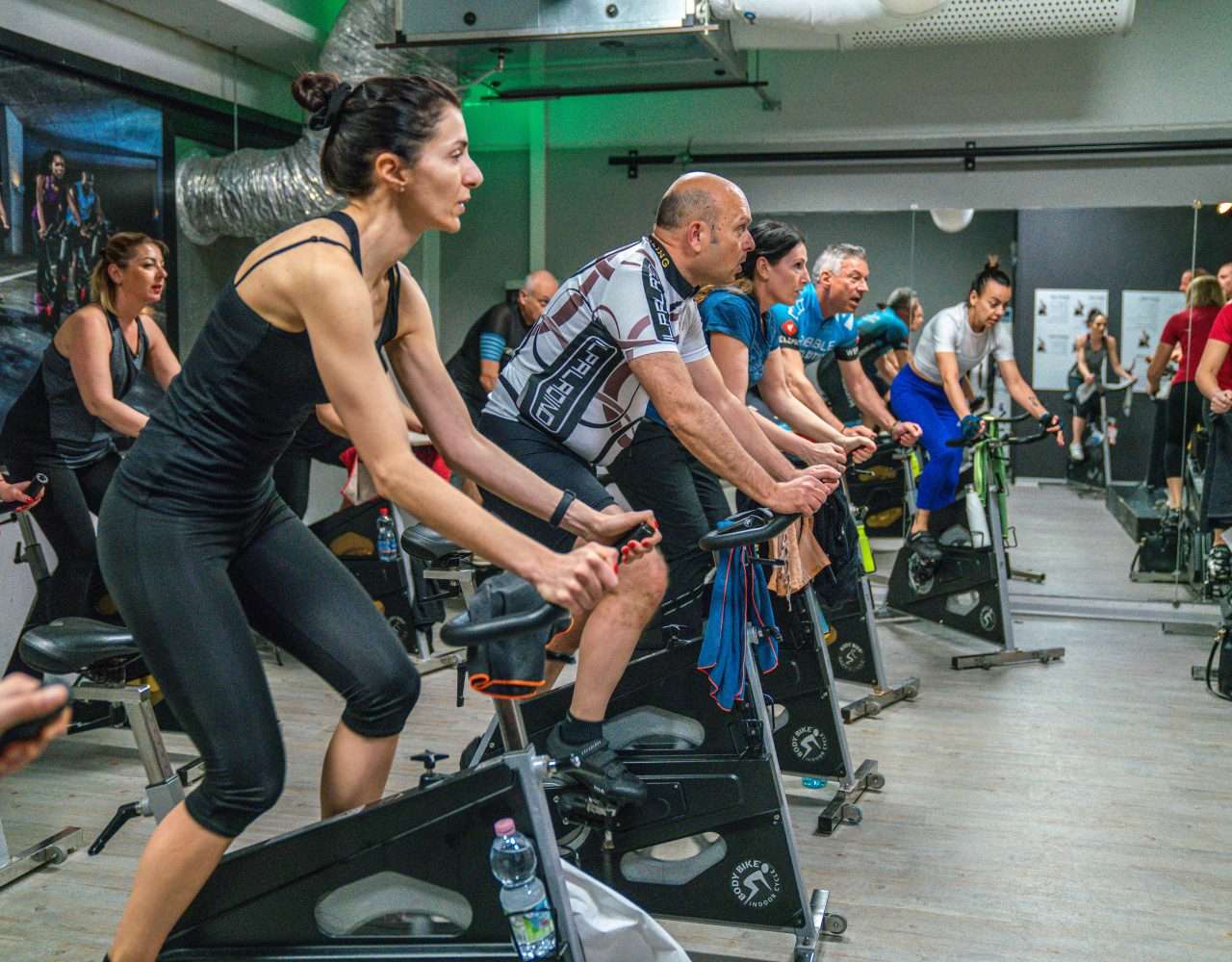 SNELLISCI LE GAMBE SULLA BIKE - Fitness Square Palestra Camerano e Jesi